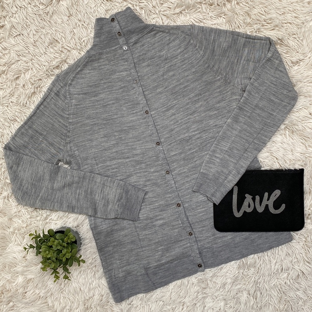 🎉HP🎉 Loft Mock Neck Button Back Sweater 💗 Gray